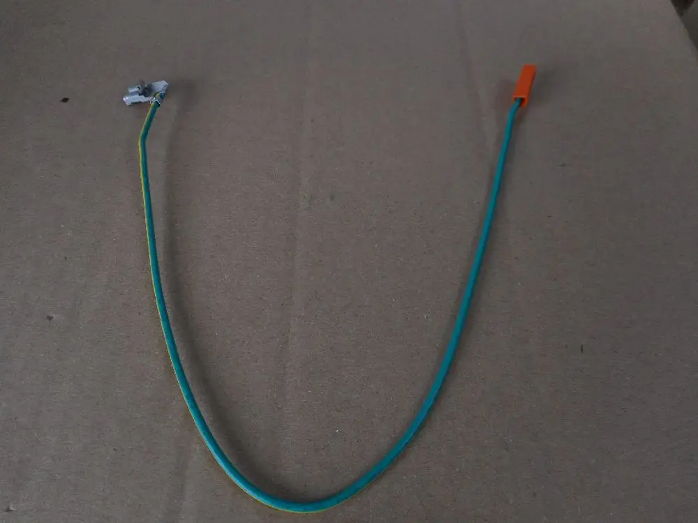 Zündkabel mit einem steckbaren Anschluss und einem abisolierten Ende, geeignet für Anwendungen, möglicherweise in Verbindung mit Remeha-Produkten.